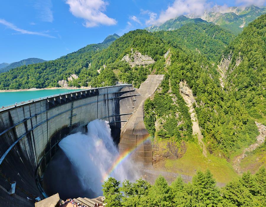Kurobe Dam sightseeing water release　写真